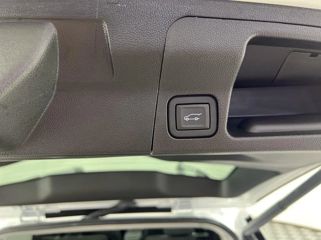 Used 2023 Summit White GMC SLE image 24