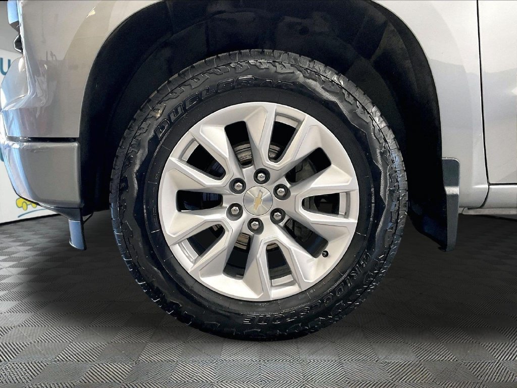 Used 2023 Gray Chevrolet Custom image 7