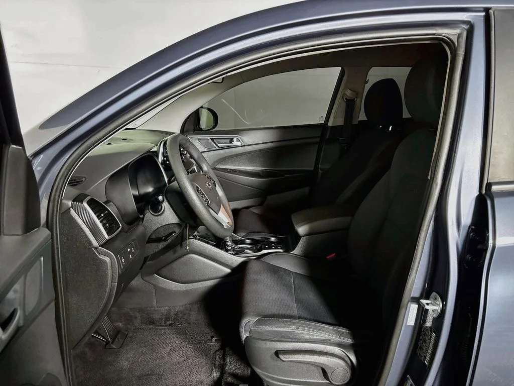 Used 2019 Blue Hyundai SE image 11