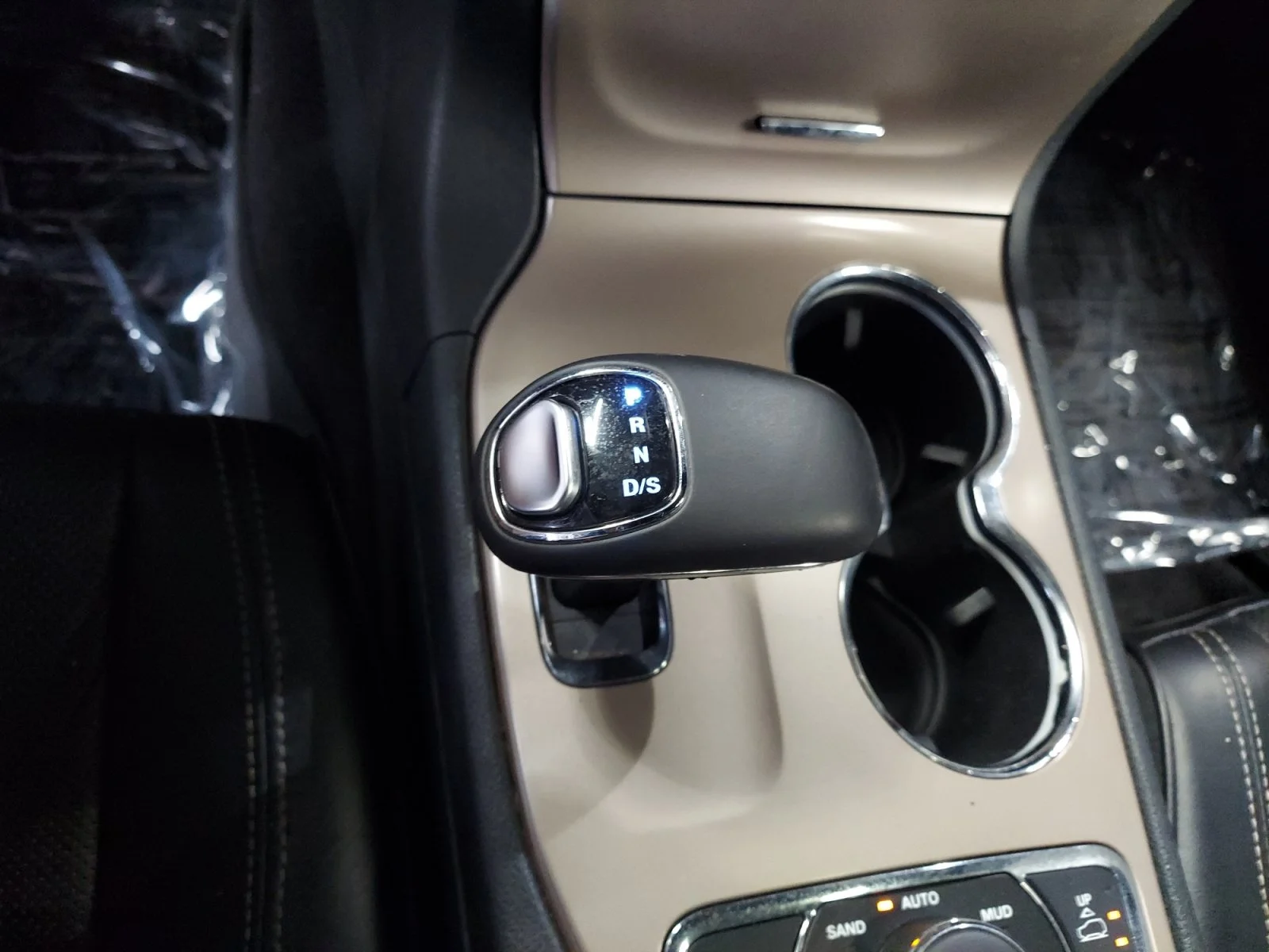 Used 2015 True Blue Pearlcoat Jeep Overland image 22