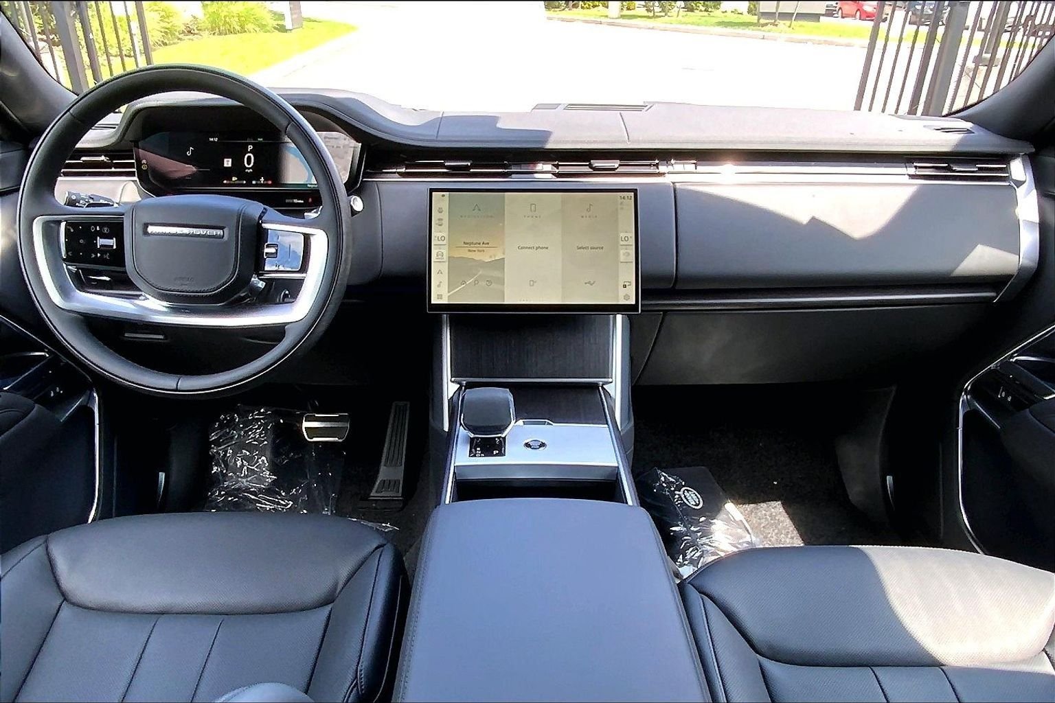 New 2026 Santorini Black Land Rover SE LWB 7-Seats / V8 image 5
