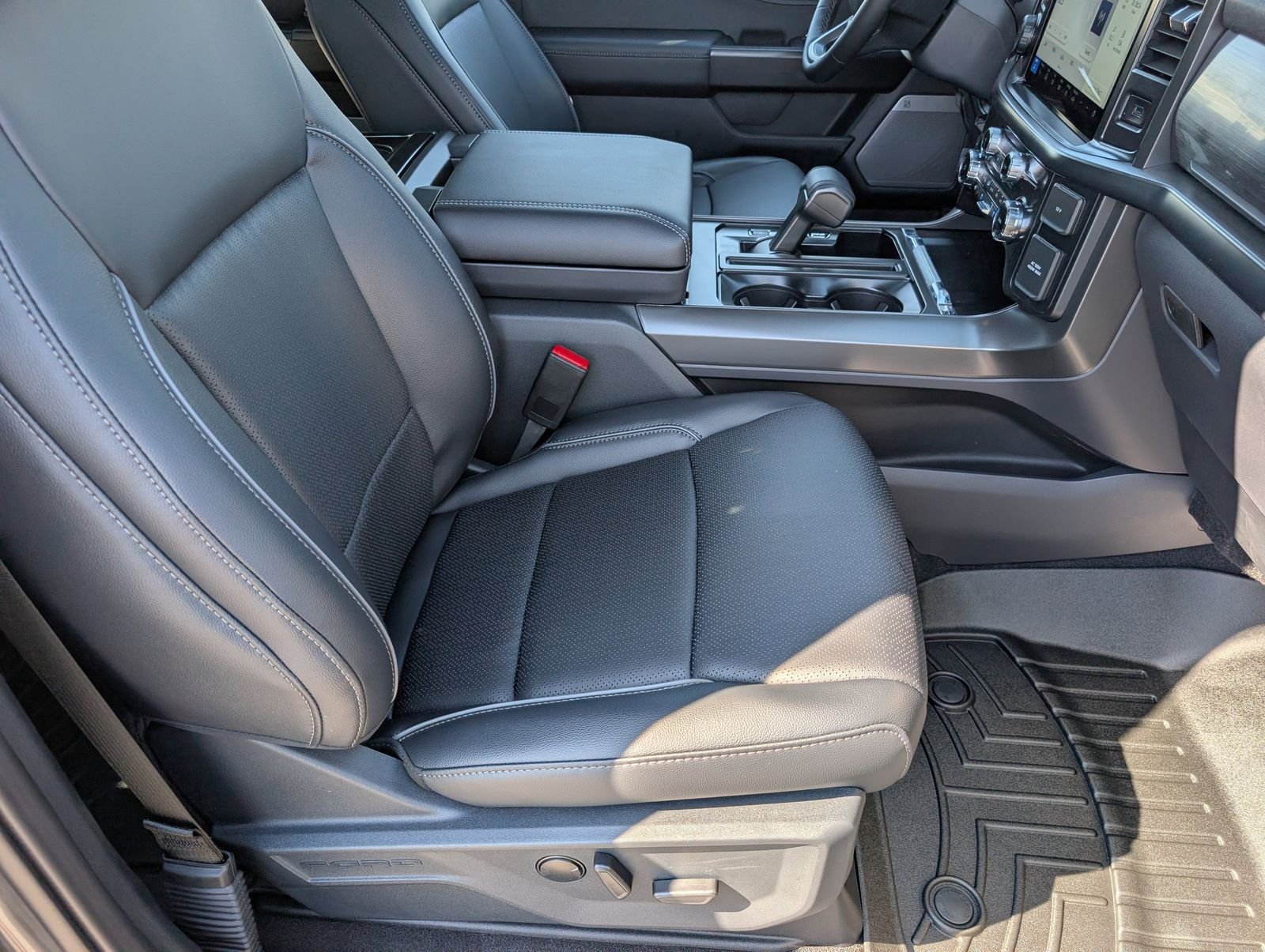 New 2026 Carbonized Gray Metallic Ford Lariat image 26
