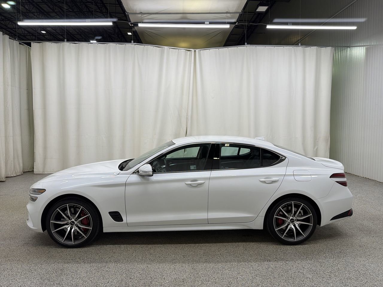2025 GENESIS G70 Standard - Photo 6