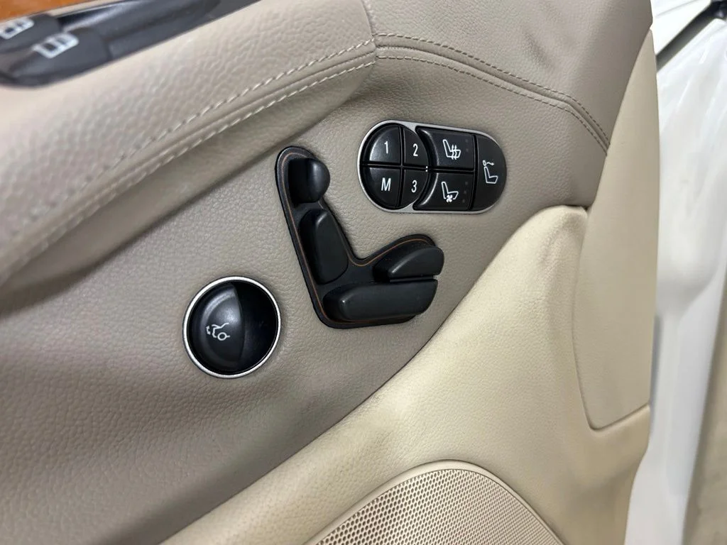 Used 2009 Diamond White Metallic Mercedes-Benz SL 550 image 14