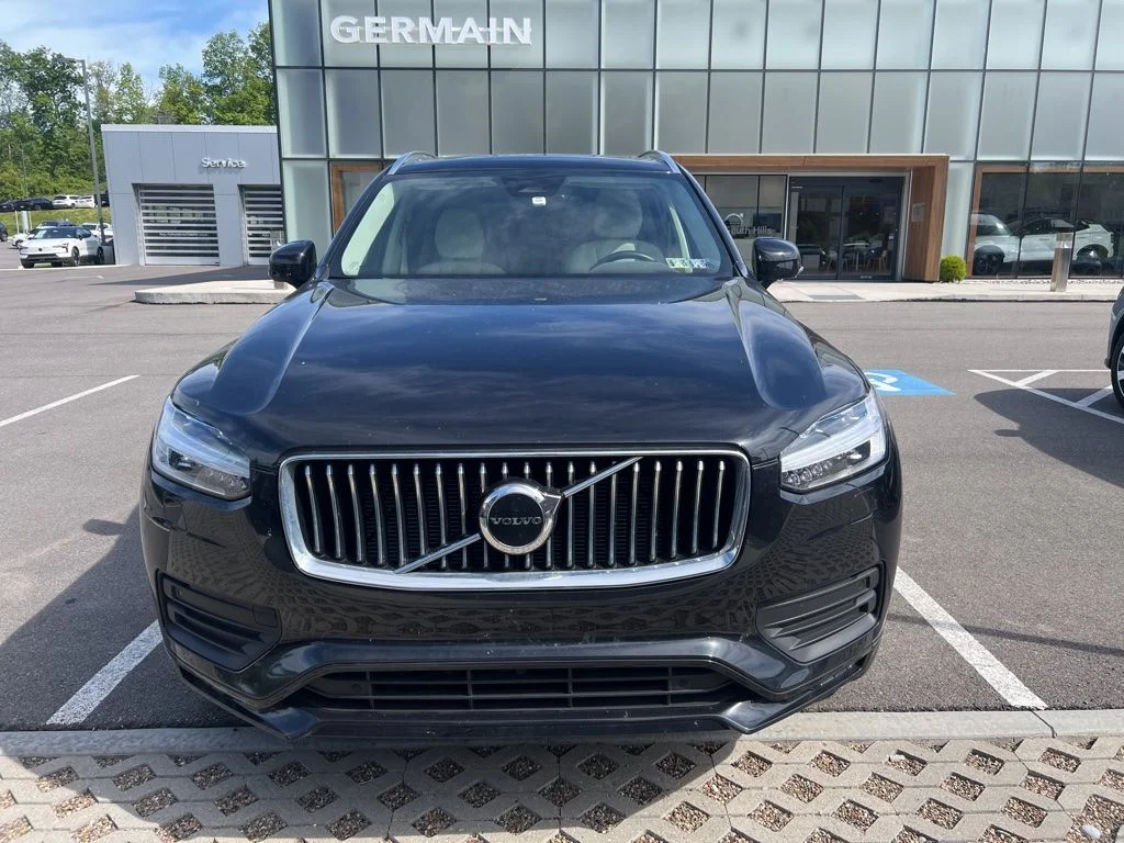 2023 Volvo XC90 B5 Core 4WD's photo