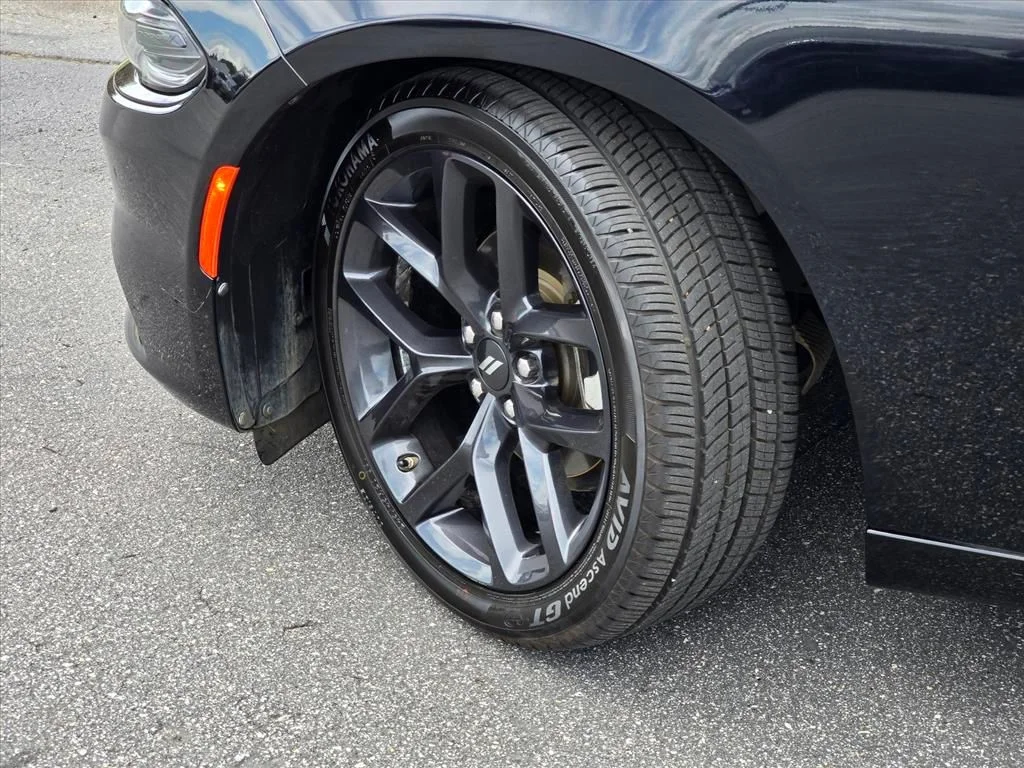 Used 2022 Black Dodge SXT image 27