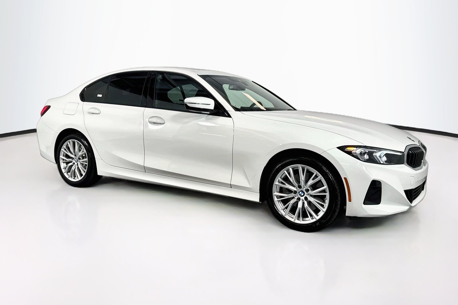 Used 2023 Alpine White BMW 330i image 3
