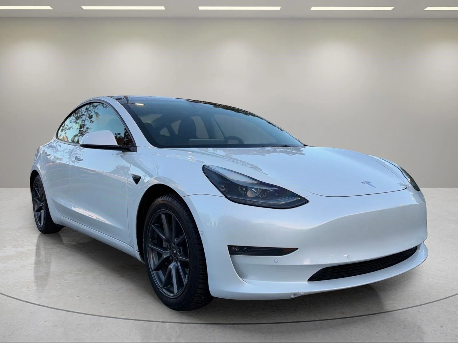 Used 2022  Tesla Long Range image 9