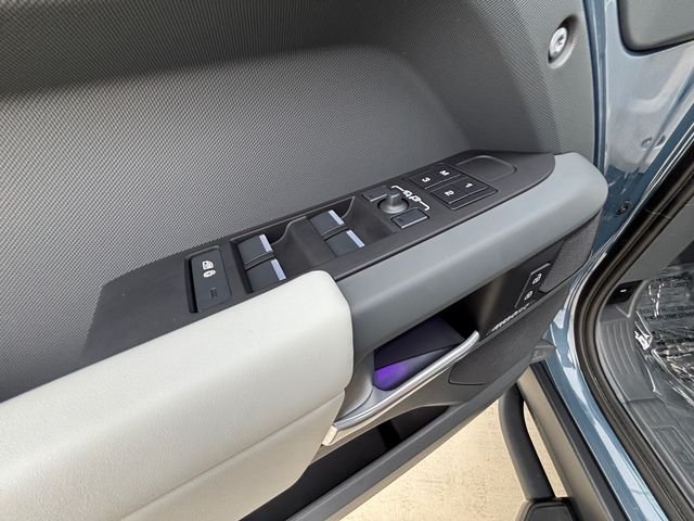 Certified Used 2026 Blue Land Rover X-Dynamic SE image 11