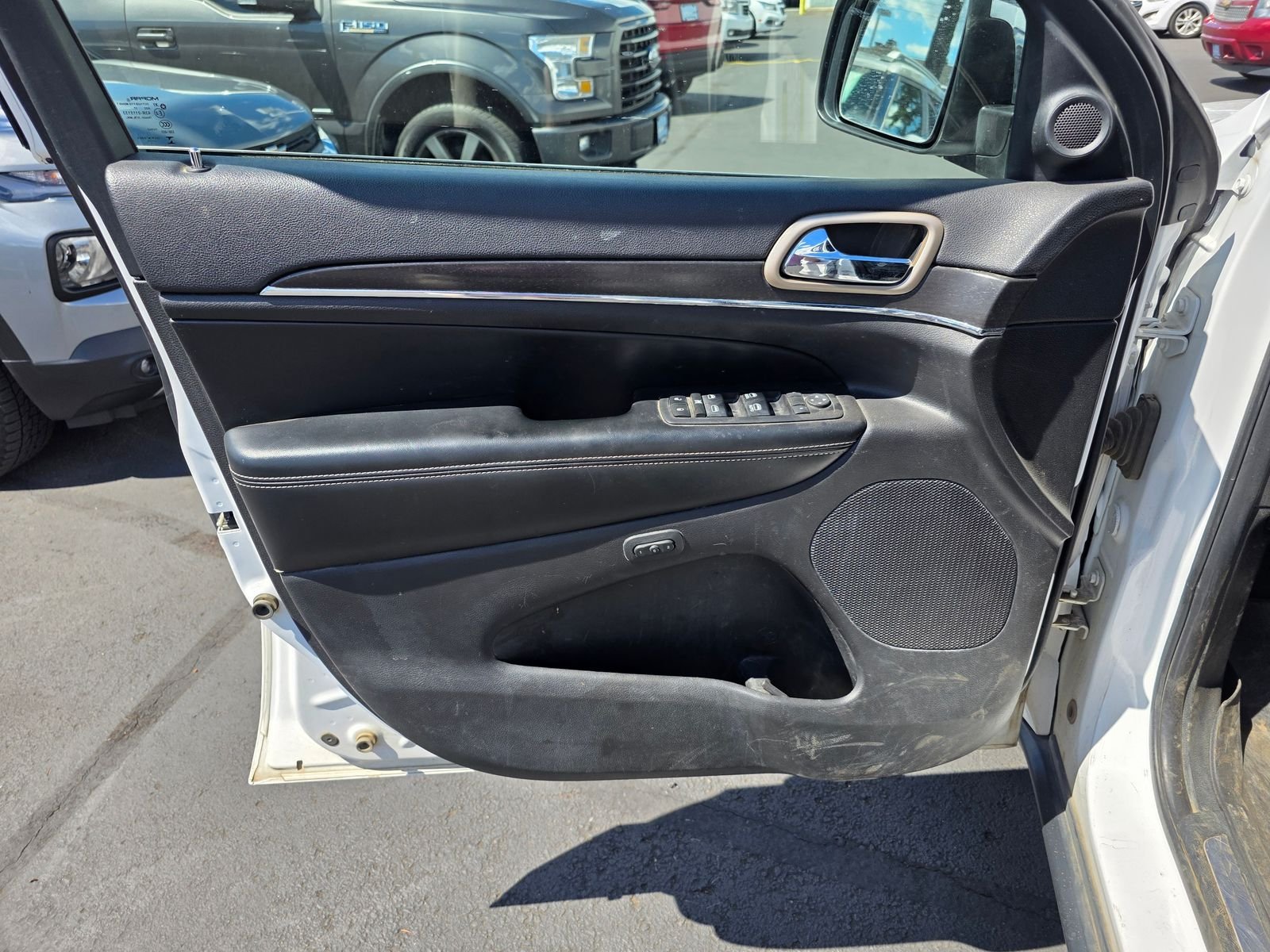 Used 2017 Bright White Clearcoat Jeep Limited image 10