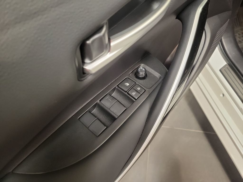2025 Toyota Corolla XLE - Photo 13