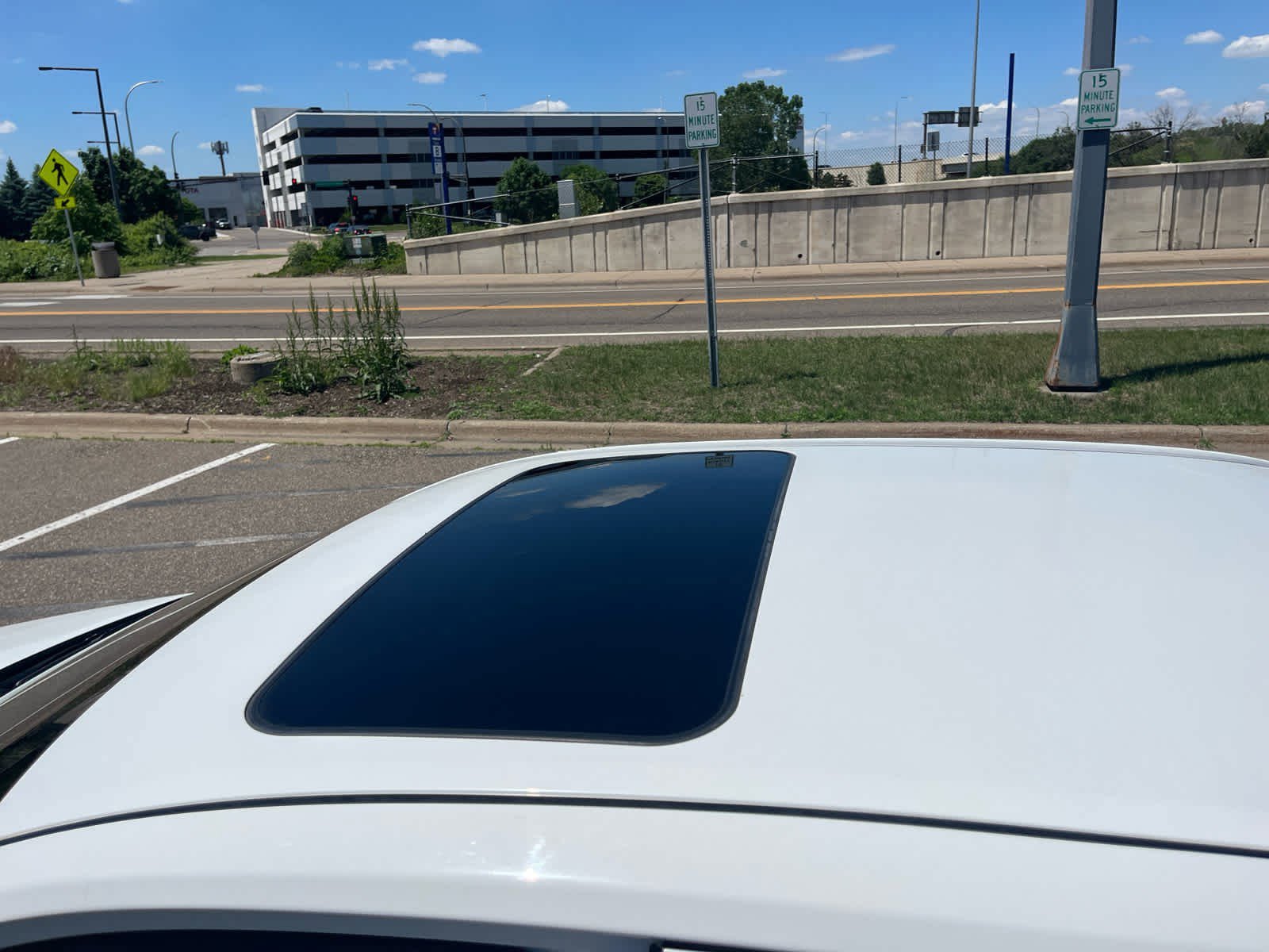 Used 2014 Super White Toyota XLE image 10