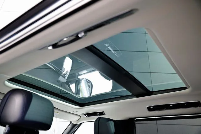 2025 Land Rover Range Rover SE - Photo 14