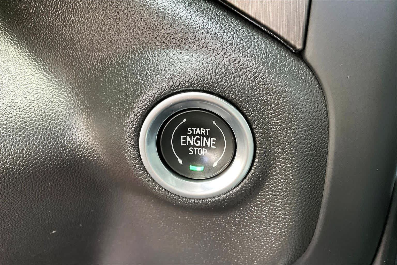 Used 2021 ONYX BLACK GMC AT4 image 32