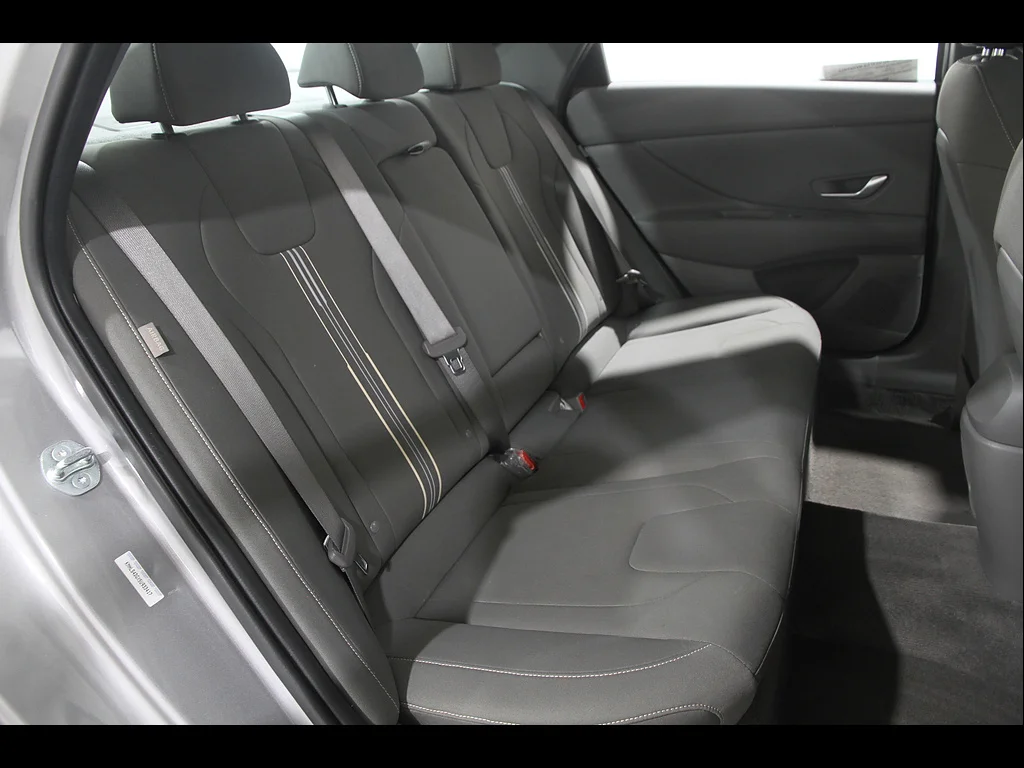 Certified Used 2025 Fluid Metal Metallic Hyundai SEL Convenience image 17