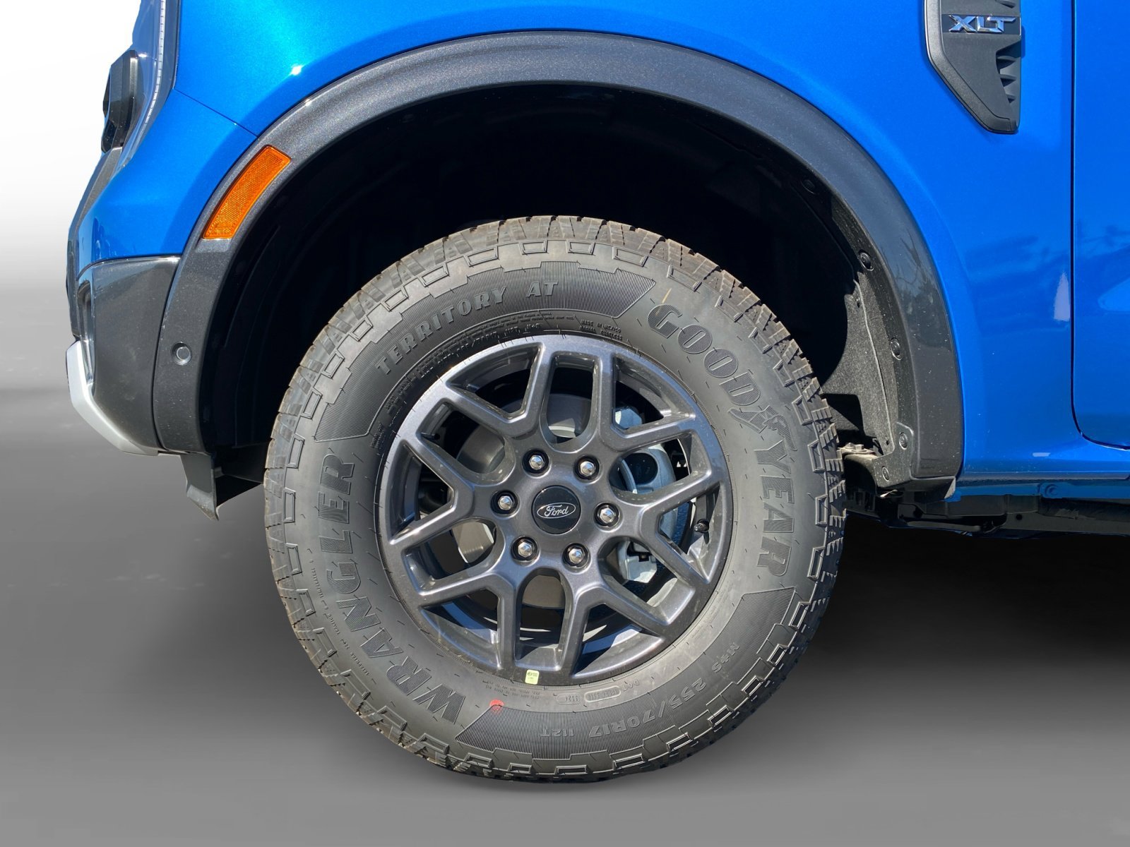 New 2024 Velocity Blue Metallic Ford XLT image 9