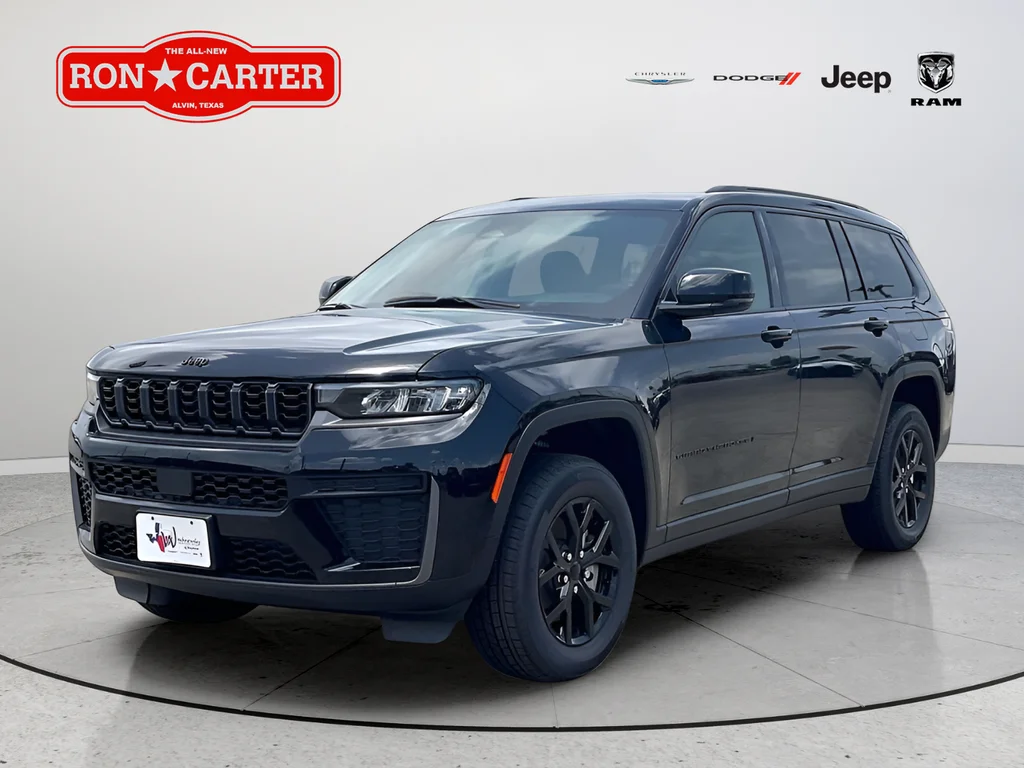 New 2026 Diamond Black Crystal Pearlcoat Jeep Altitude image 3