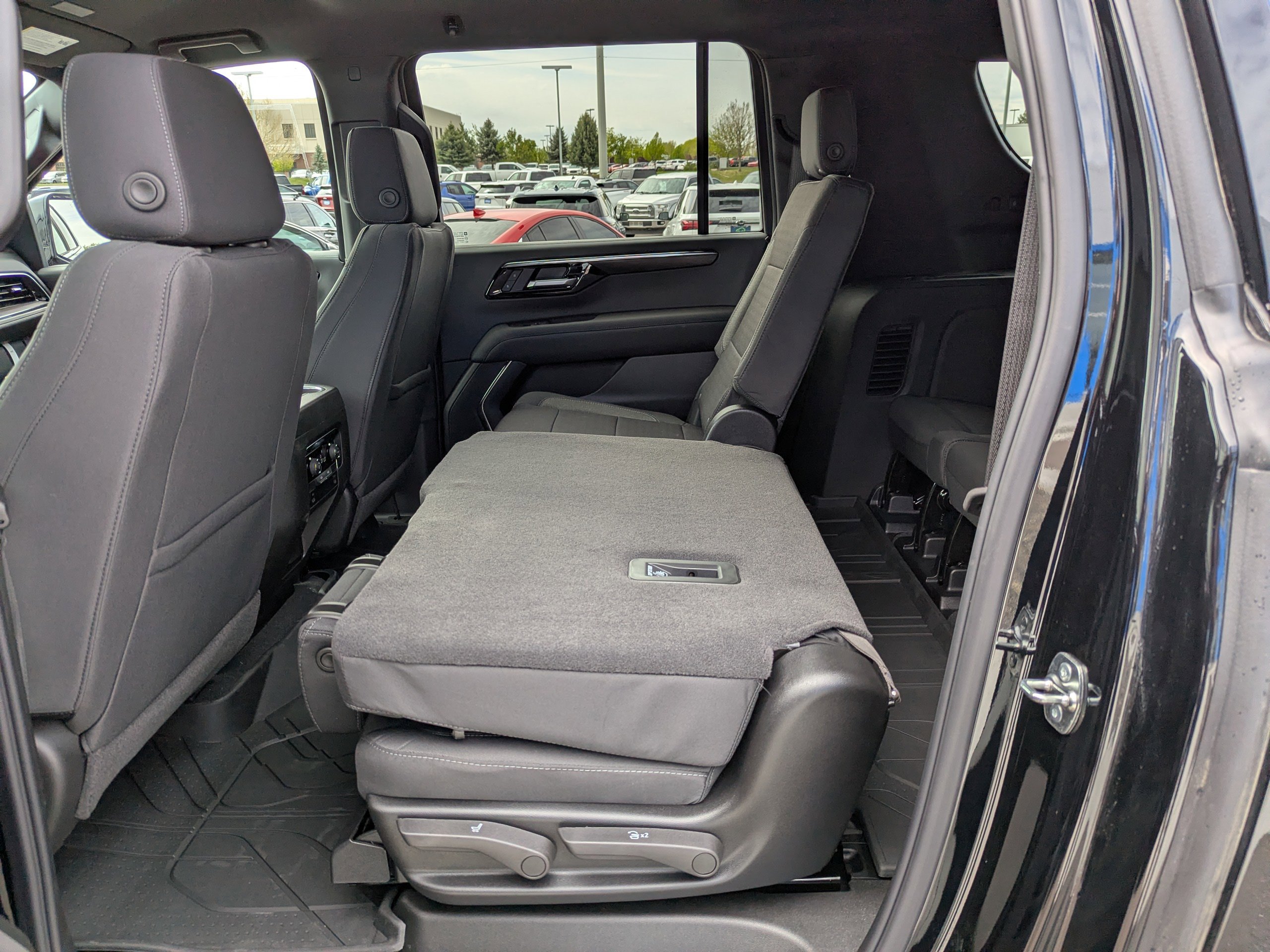 2026 Chevrolet Suburban LS - Photo 32