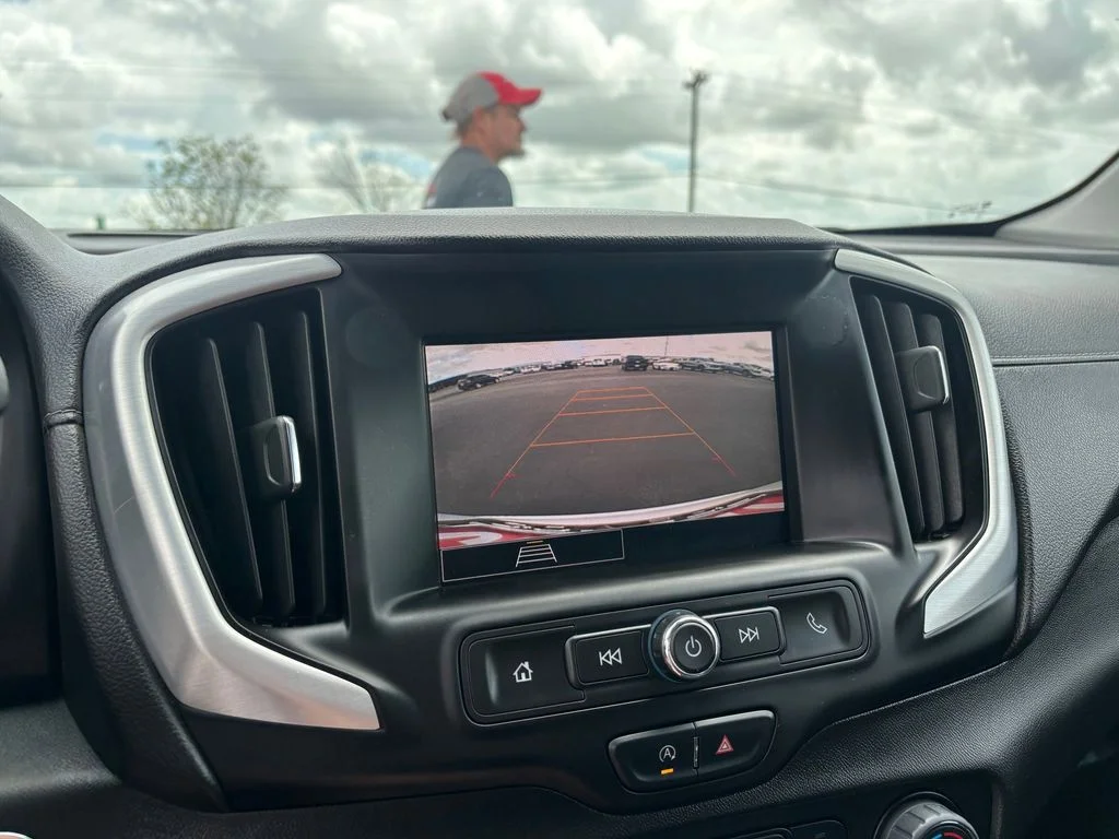 Used 2024 White GMC SLE image 19