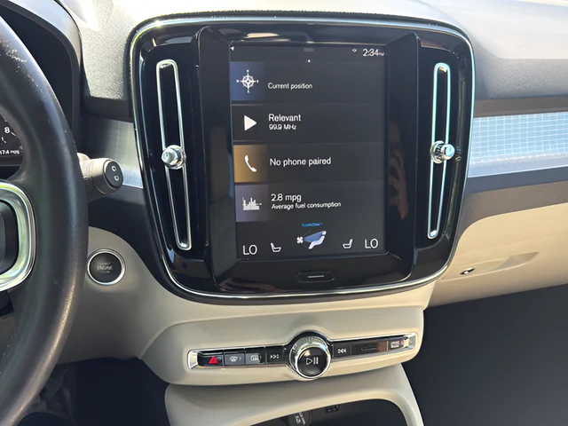 Used 2021 Blue Volvo Momentum image 13