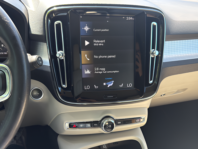 Used 2021 Blue Volvo Momentum image 13