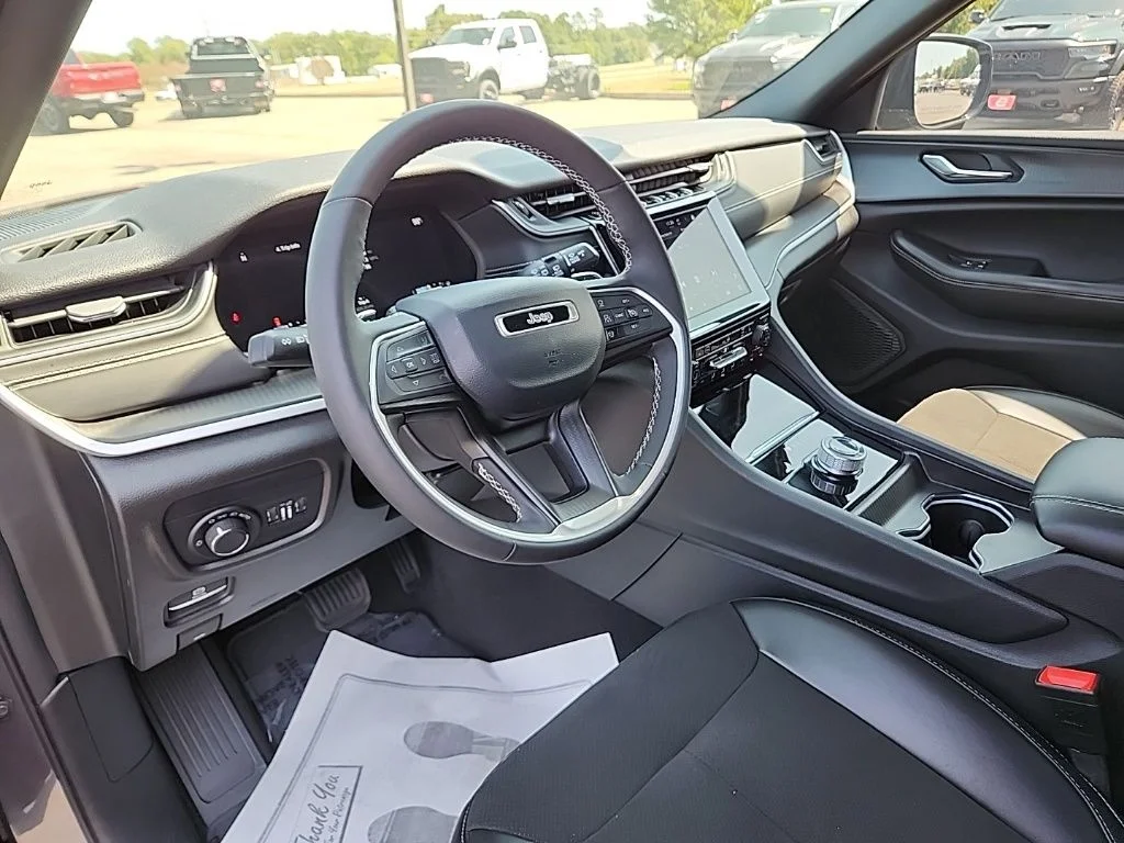 Used 2024 Gray Jeep Altitude X image 15