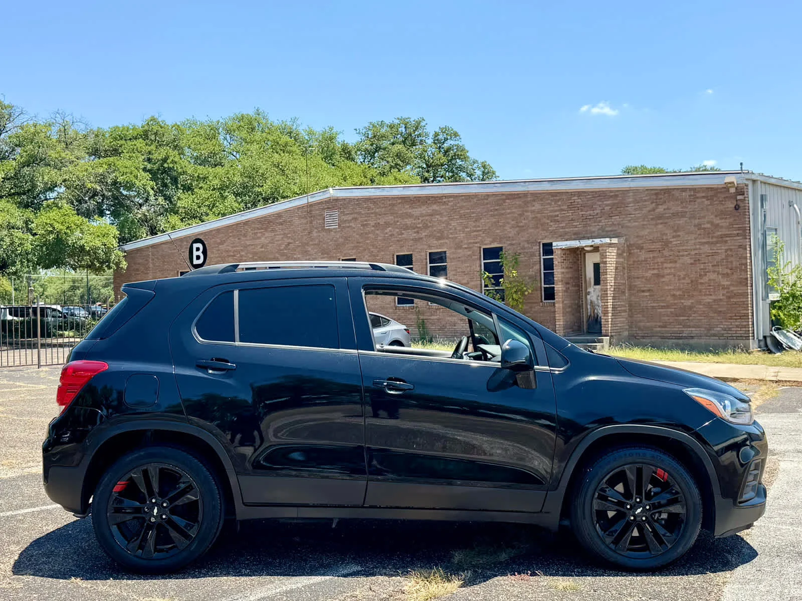 Certified Used 2020 MOSAIC BLACK METALLIC Chevrolet LT image 8