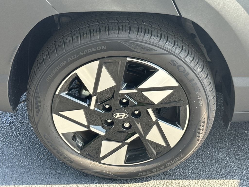 Used 2025 Gray Hyundai SEL image 17