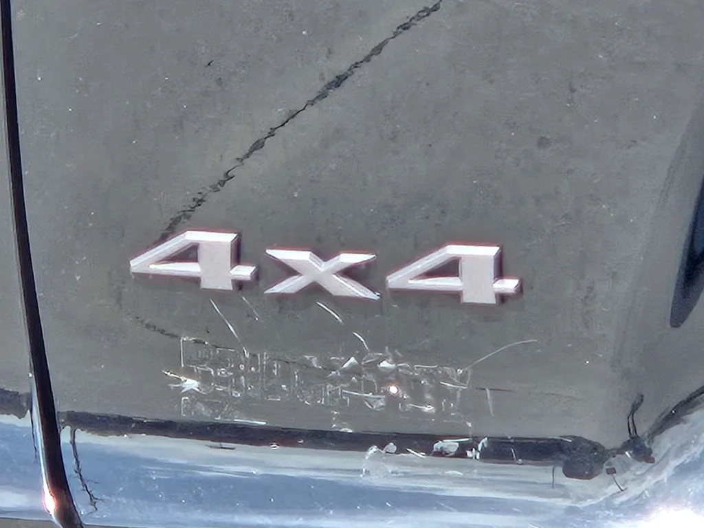 Used 2019 Diamond Black Jeep Trailhawk image 6