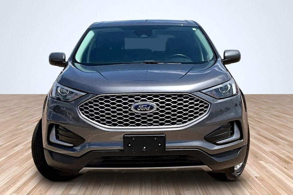 Used 2023 Gray Ford SEL image 3