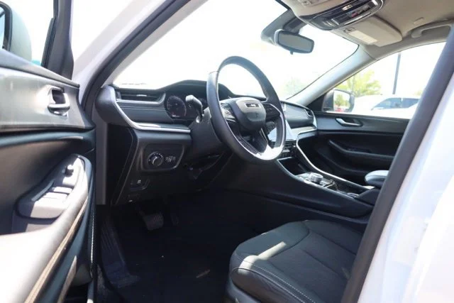 Used 2023 White Jeep Laredo image 16