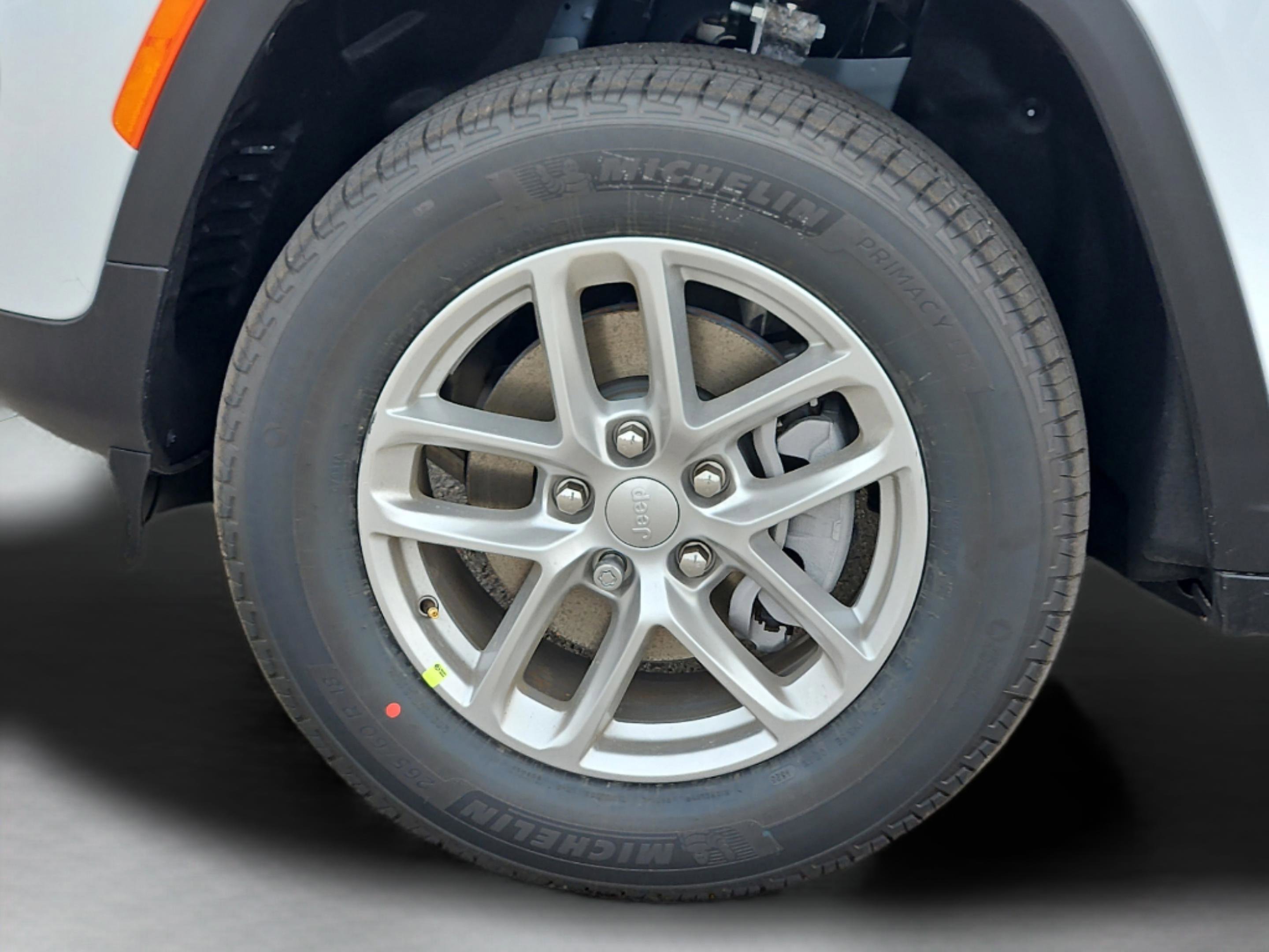 New 2025 Bright White Clear-Coat Exterior Paint Jeep Laredo image 9