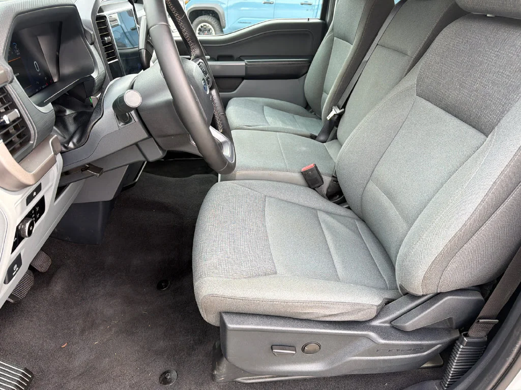 Used 2025 Silver Ford XLT image 9