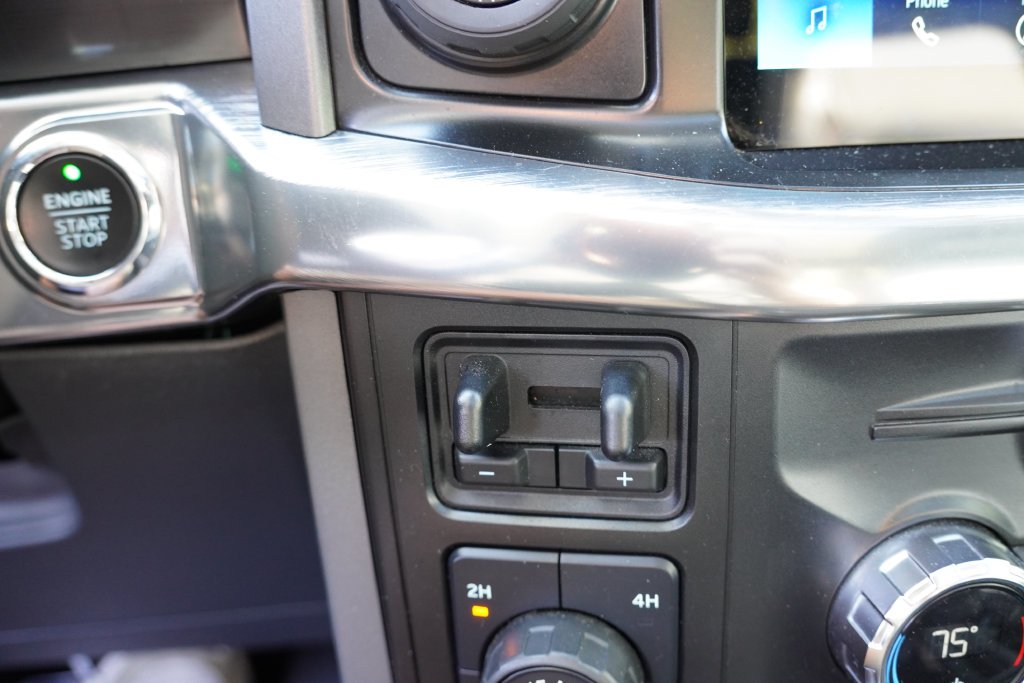 Used 2021 Quartz Metallic Ford Lariat image 34