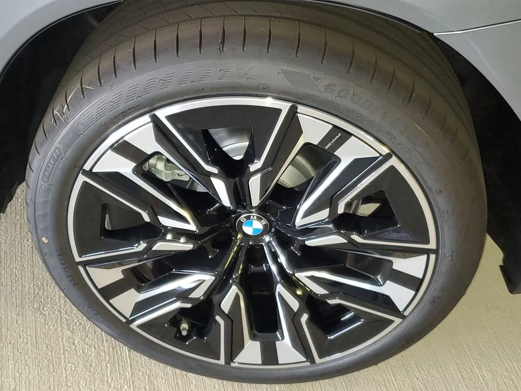 New 2026 Skyscraper Grey Metallic BMW 30 xDrive image 5