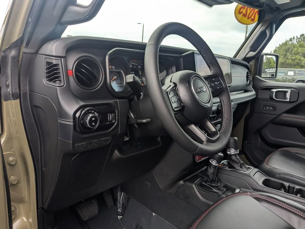 Used 2025 41 Jeep Rubicon X image 13