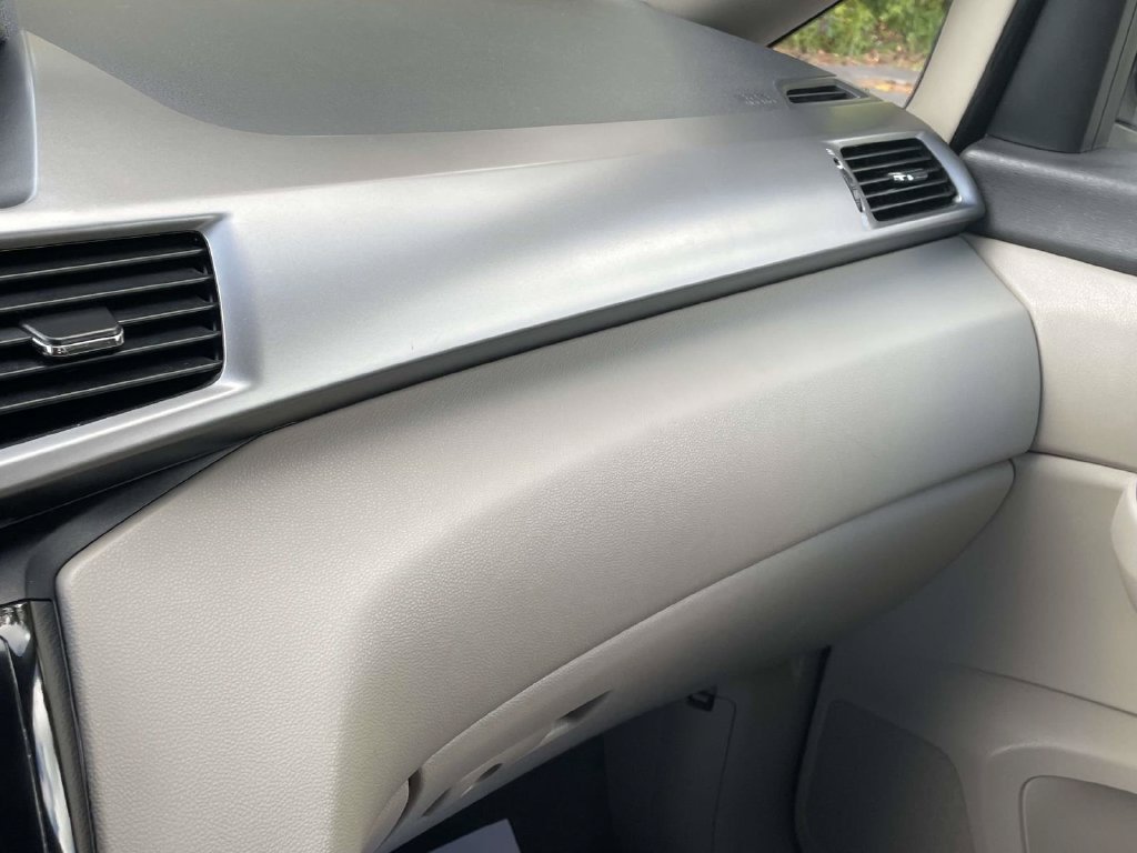 Used 2016 White Honda SE image 37