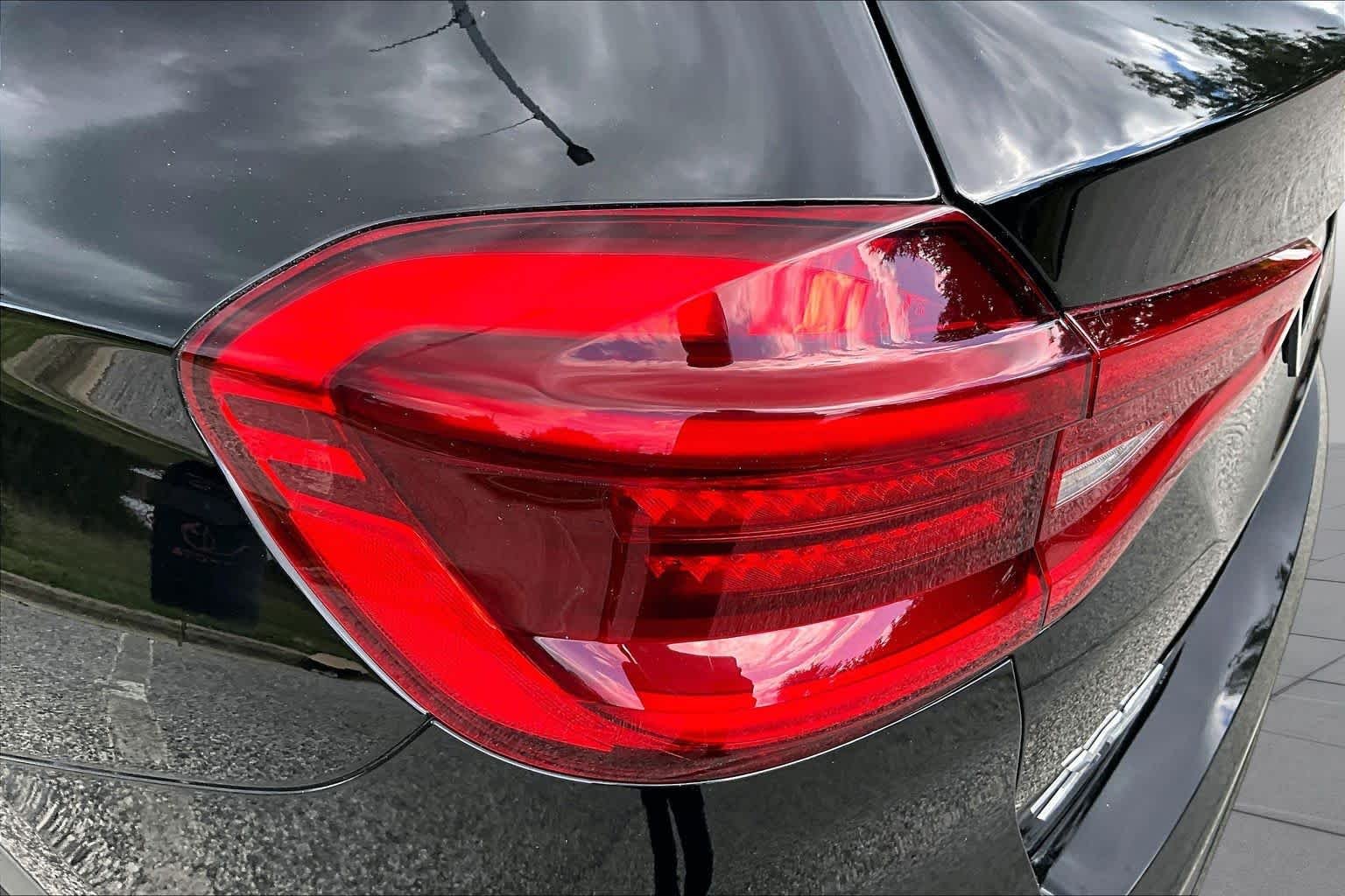 Used 2021 Jet Black BMW xDrive30i image 29