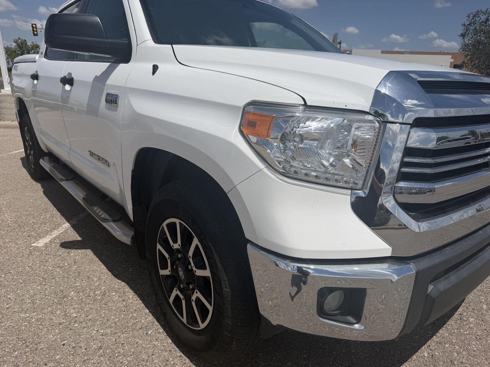 Used 2017 Super White Toyota SR5 image 13