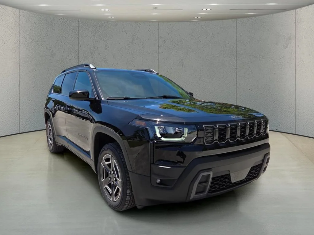 New 2026 Diamond Black Crystal Pearlcoat Jeep Laredo image 13