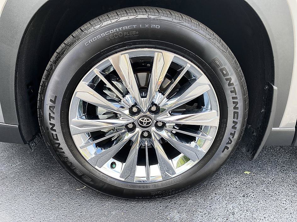 Used 2025 Heavy Metal Toyota Platinum image 9
