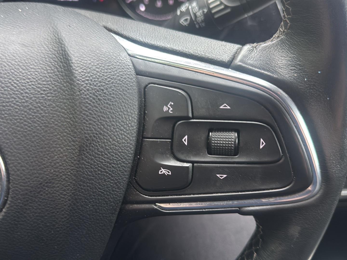 Used 2022 Ebony Twilight Metallic Buick Essence image 14