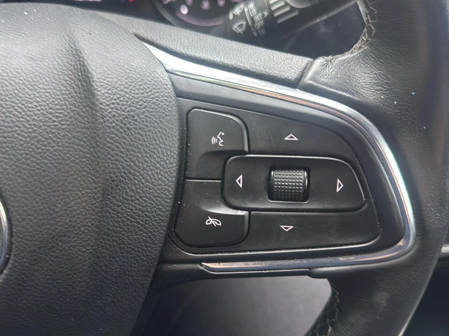 Used 2022 Ebony Twilight Metallic Buick Essence image 14