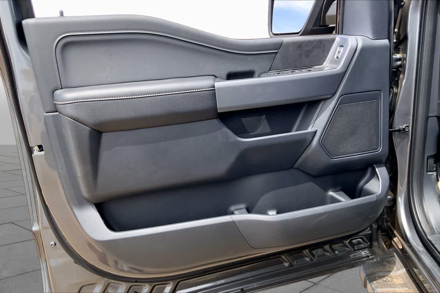 New 2026 Carbonized Gray Metallic Ford XLT image 10