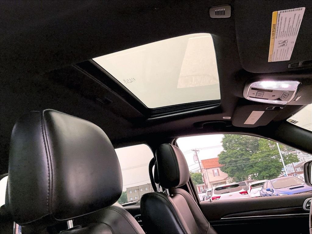 Used 2020 White Jeep Limited image 22