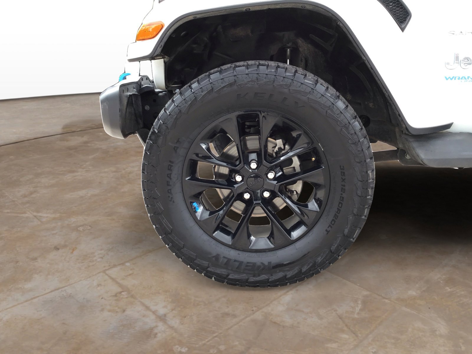 Used 2022 Bright White Clearcoat Jeep Unlimited Sahara image 29