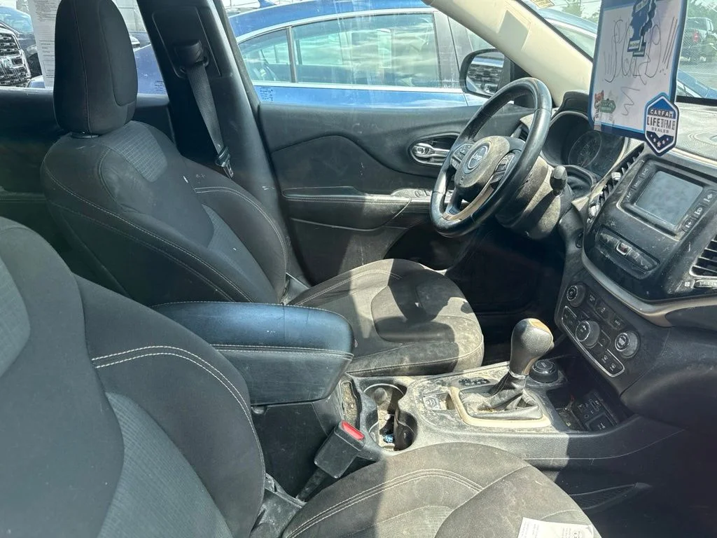 Used 2017 Black Jeep Latitude image 23