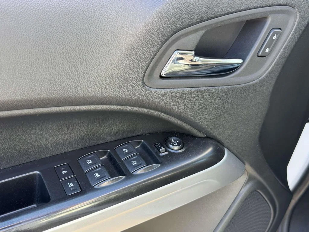 Used 2022 White Chevrolet LT image 27