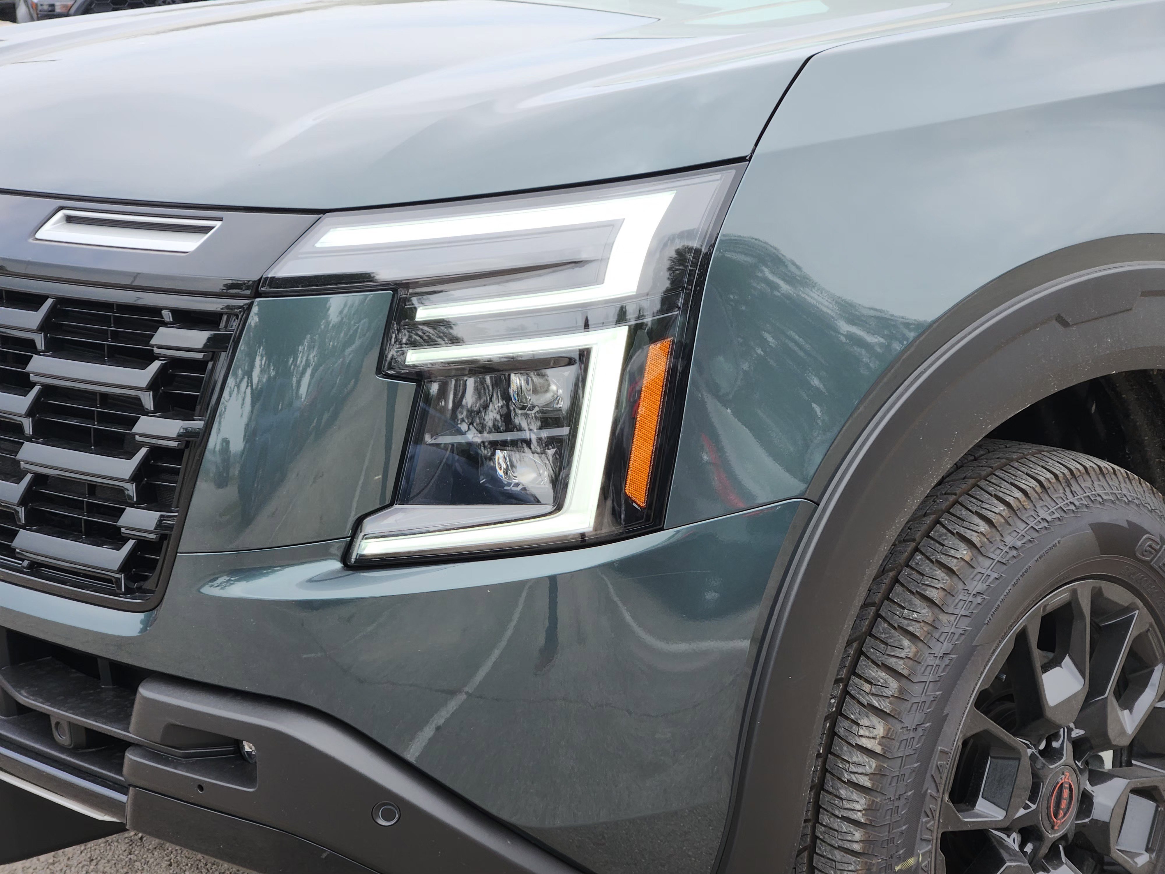 New 2026 Alpine Metallic / Super Black Two-tone Nissan PRO-4X® image 8