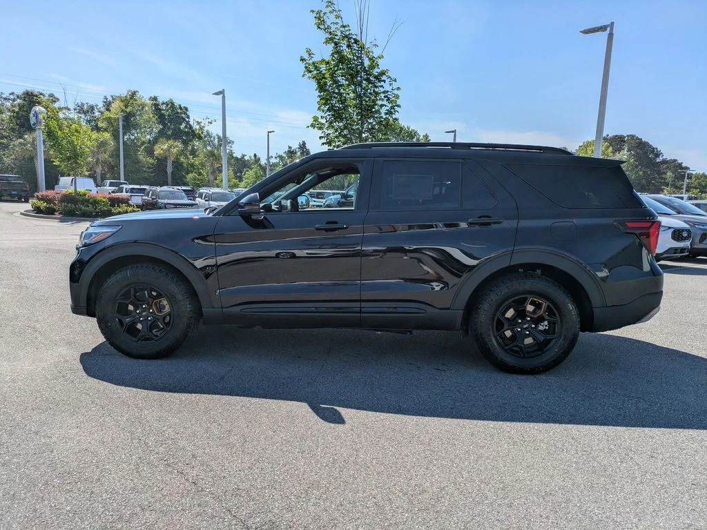 New 2026 Agate Black Metallic Ford Tremor image 7
